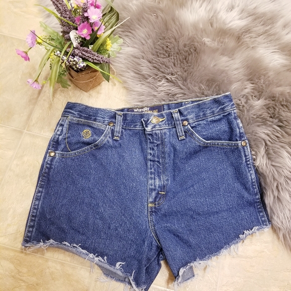 Wrangler George Strait Collection Cut Off Shorts - Picture 1 of 6